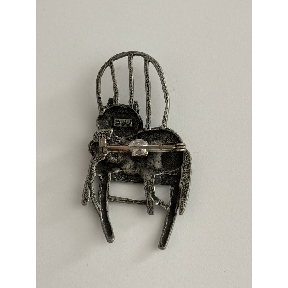 JJ Jonette Jewelry Cheshire Cat on a Chailr Brooch Pewter - Picture 3 of 4